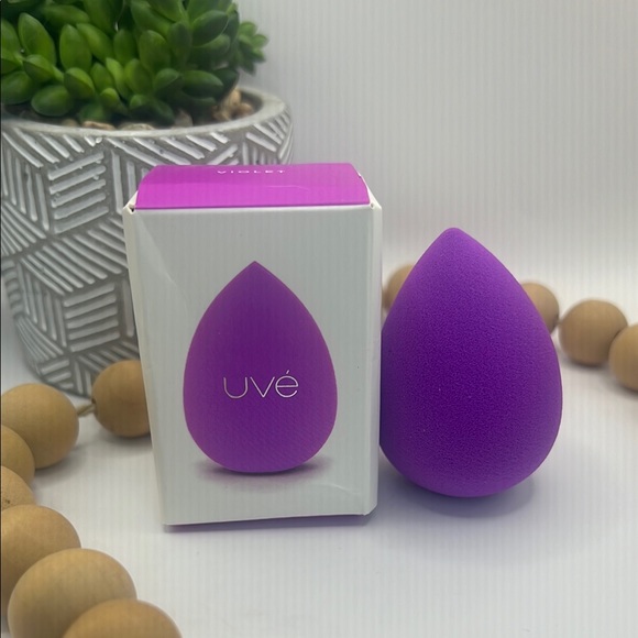 Uvé Purple Antimicrobial Makeup Sponge - Picture 1 of 3